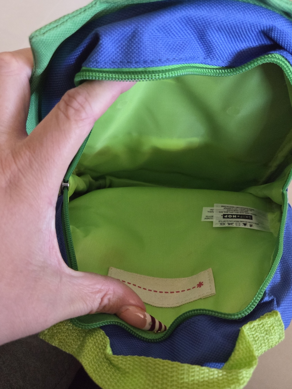 Backpack - - Picture 2 of 2